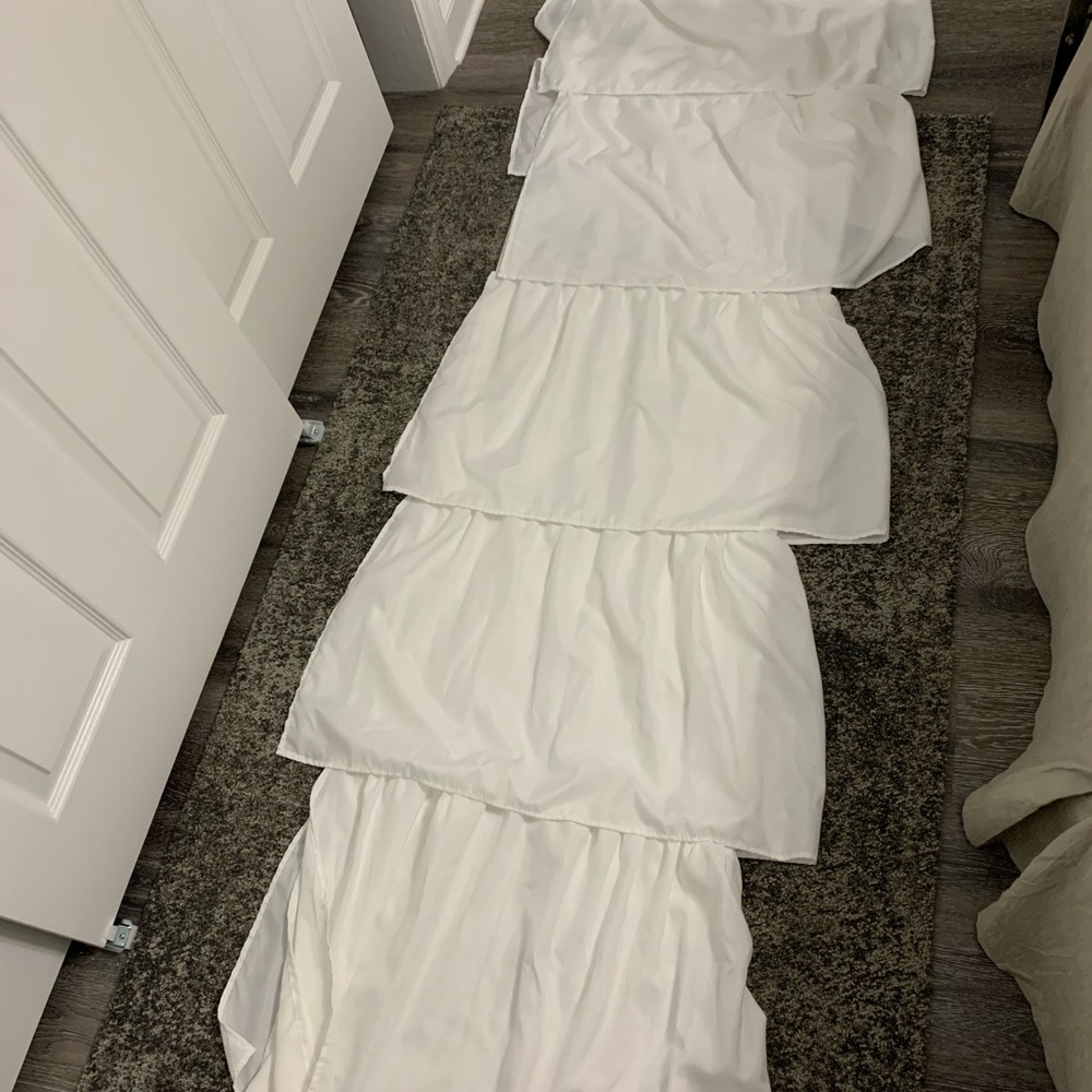 Tiered/ruffle Window panels 2 pairs in white.